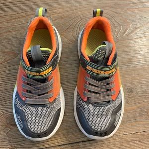 White soles sneakers